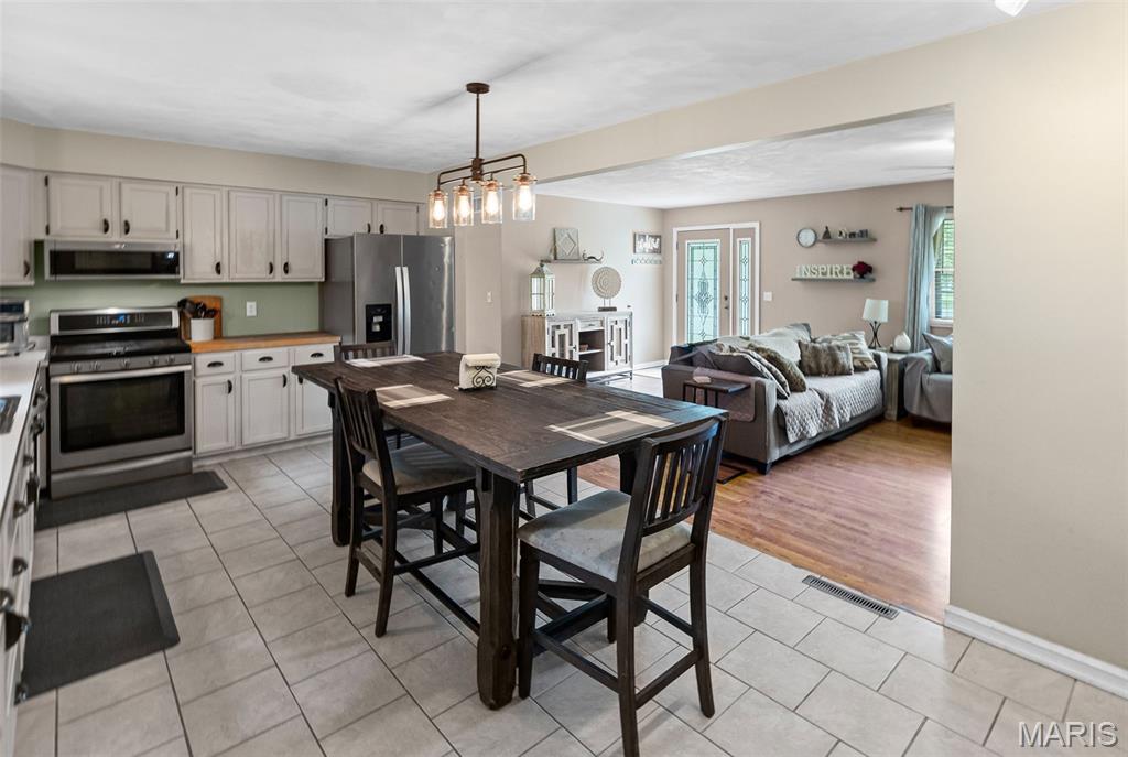 707 Pine Tree Lane, Freeburg, IL, 62243