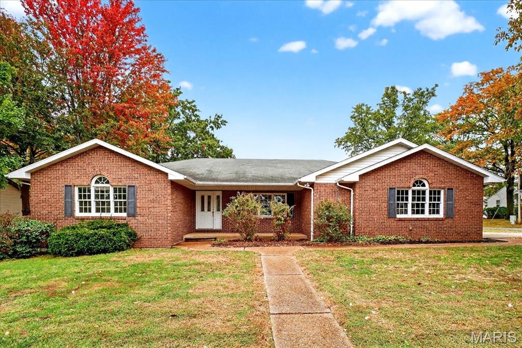 201 Oak Tree Drive, Columbia, IL, 62236-1145