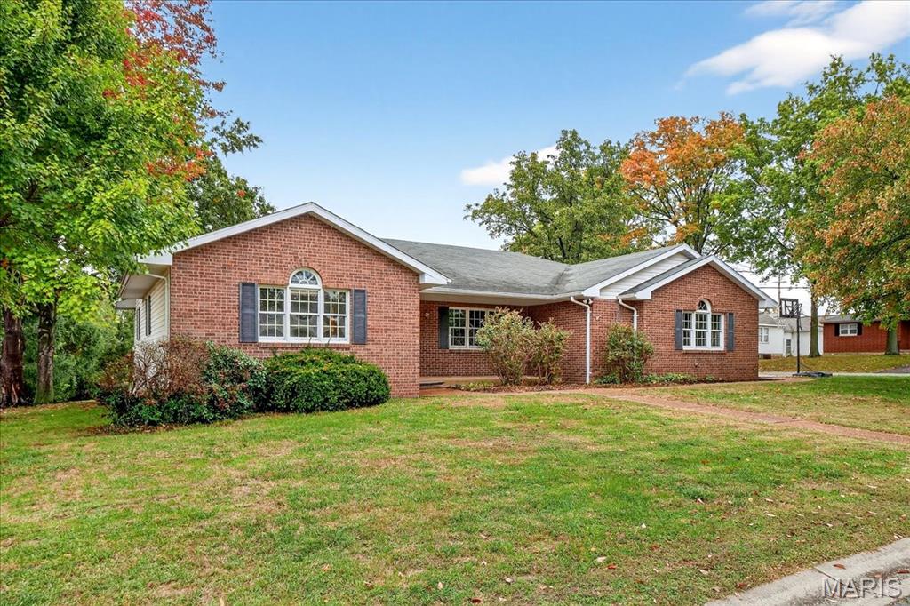 201 Oak Tree Drive, Columbia, IL, 62236-1145