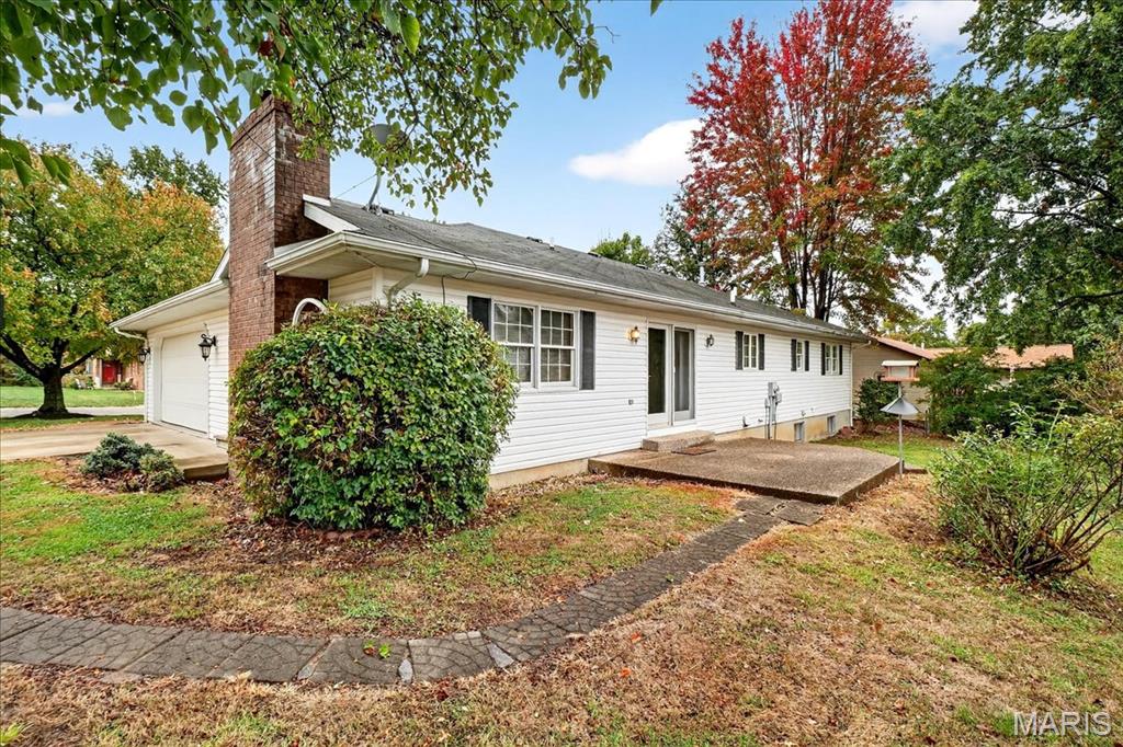 201 Oak Tree Drive, Columbia, IL, 62236-1145