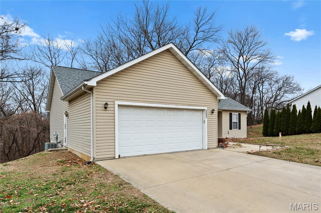 223 N Cedar Bluff Drive, Valmeyer, IL, 62295
