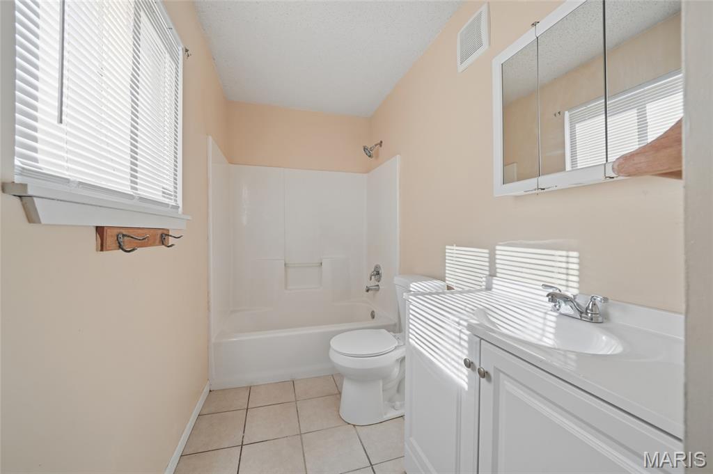 1203 Advance Drive, Florissant, MO, 63031-1421