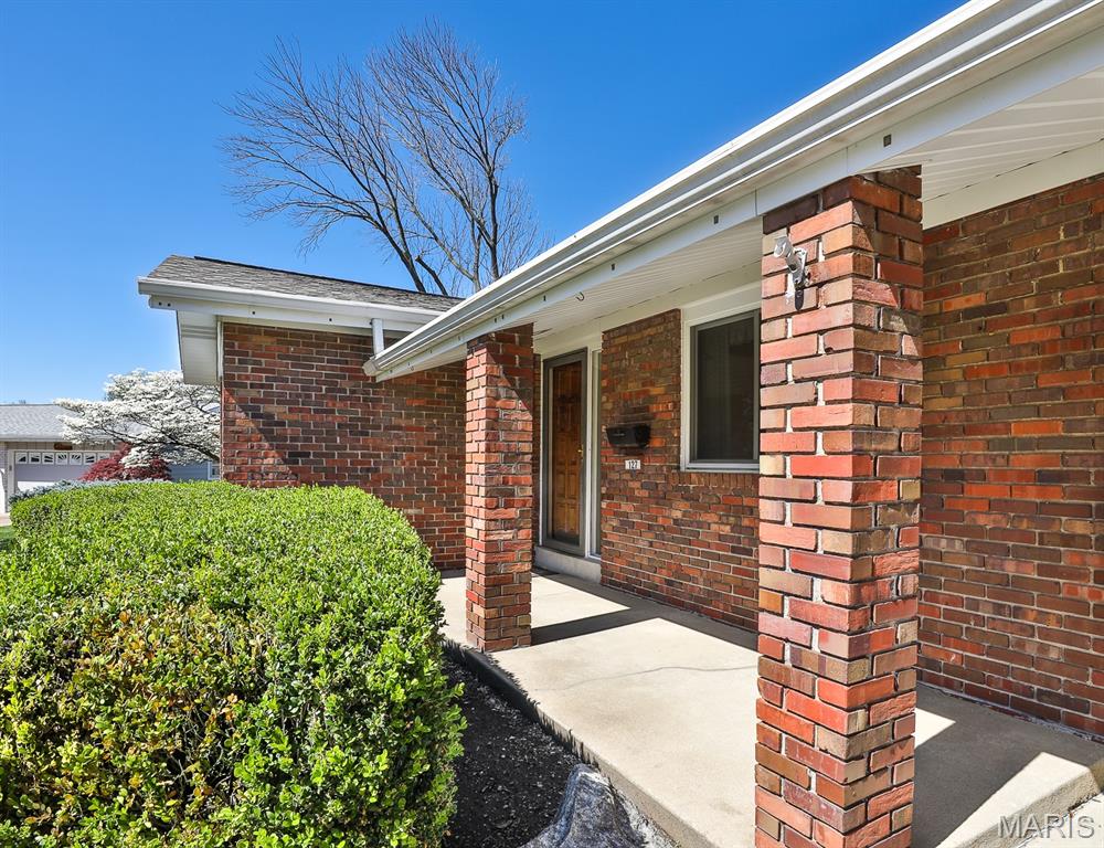 127 S Cardinal Lane, St Charles, MO, 63301-1284