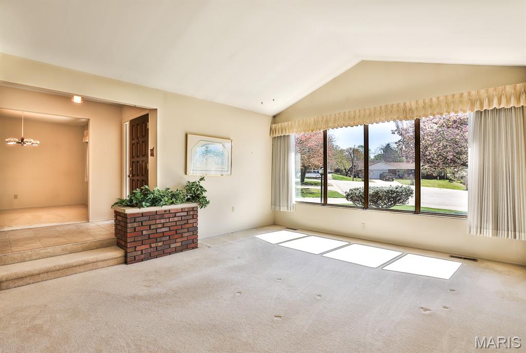 127 S Cardinal Lane, St Charles, MO, 63301-1284