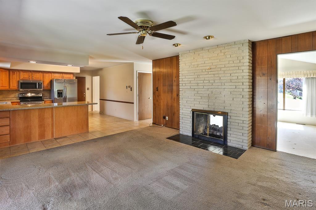127 S Cardinal Lane, St Charles, MO, 63301-1284