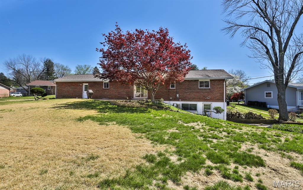 127 S Cardinal Lane, St Charles, MO, 63301-1284
