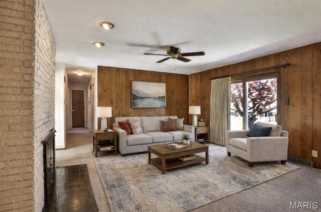 127 S Cardinal Lane, St Charles, MO, 63301-1284