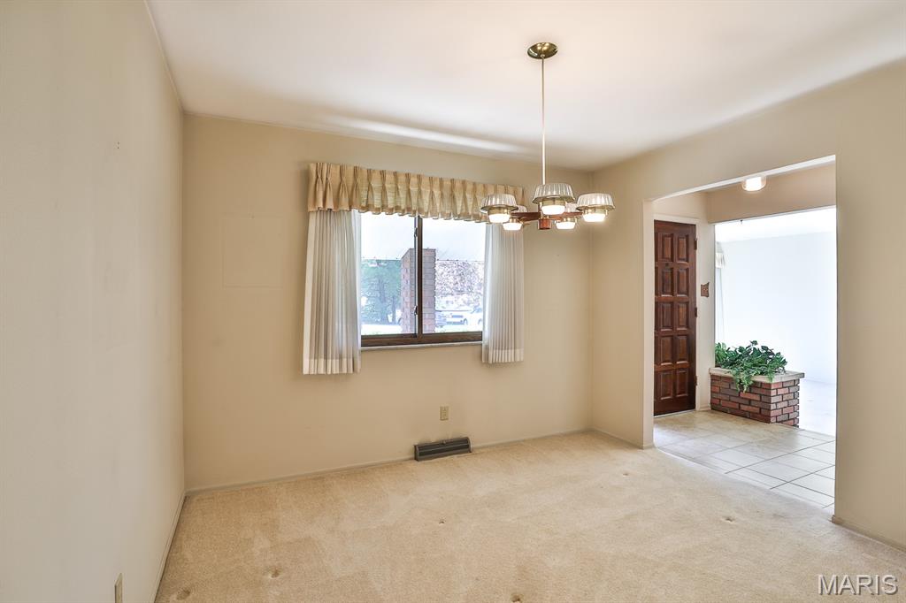 127 S Cardinal Lane, St Charles, MO, 63301-1284