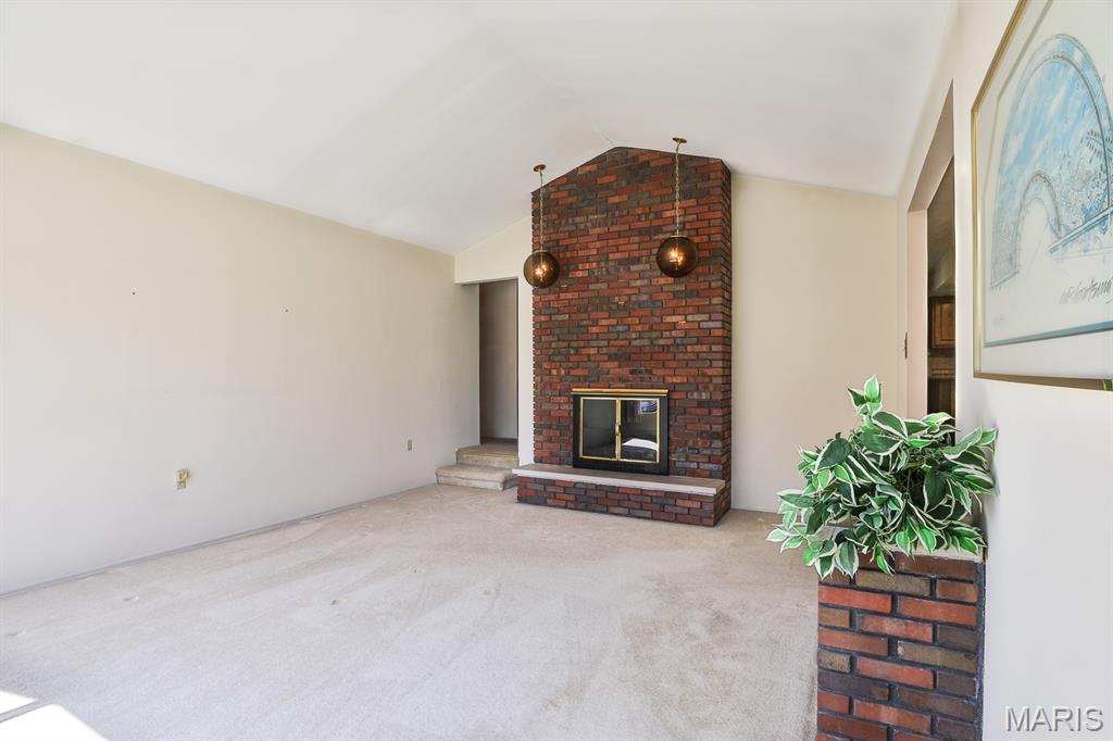 127 S Cardinal Lane, St Charles, MO, 63301-1284