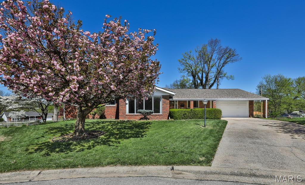 127 S Cardinal Lane, St Charles, MO, 63301-1284
