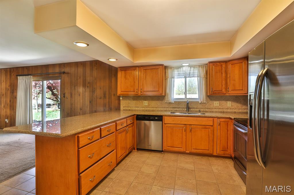127 S Cardinal Lane, St Charles, MO, 63301-1284