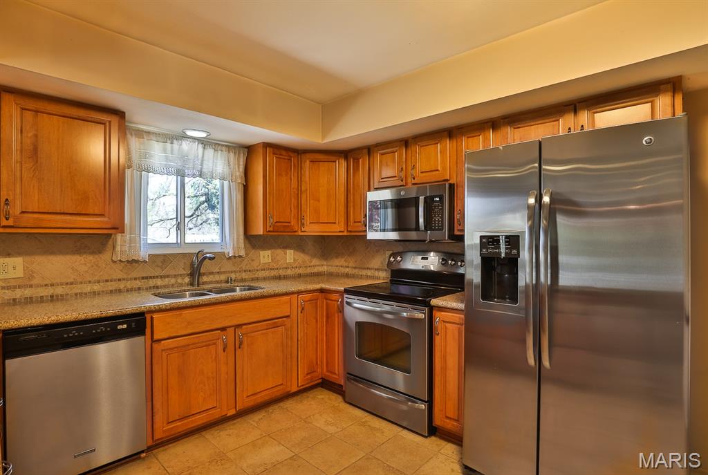 127 S Cardinal Lane, St Charles, MO, 63301-1284