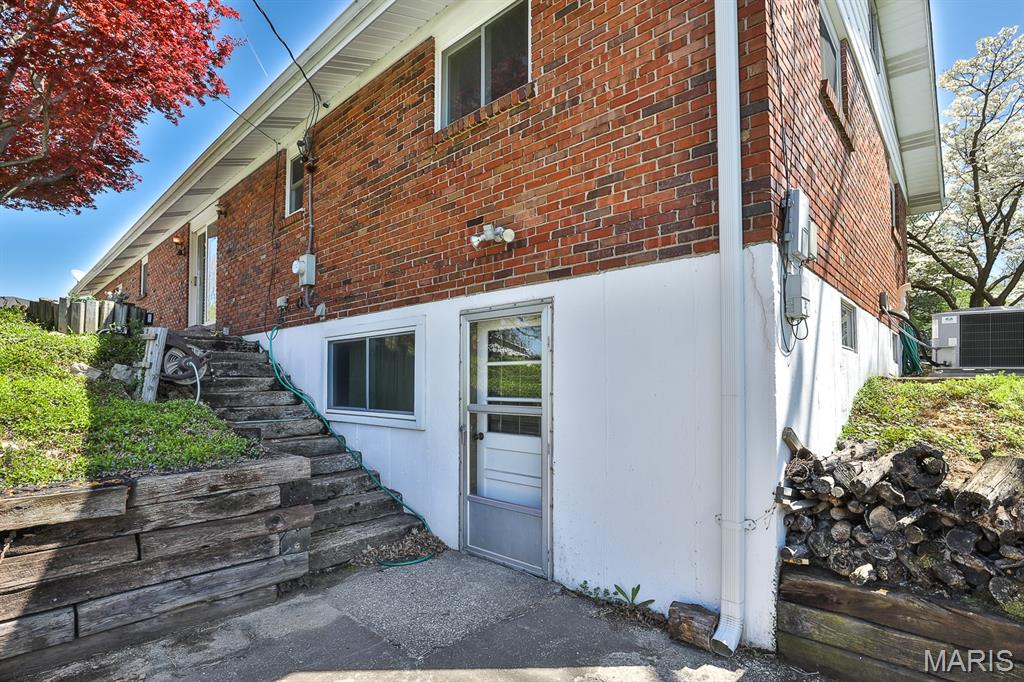 127 S Cardinal Lane, St Charles, MO, 63301-1284