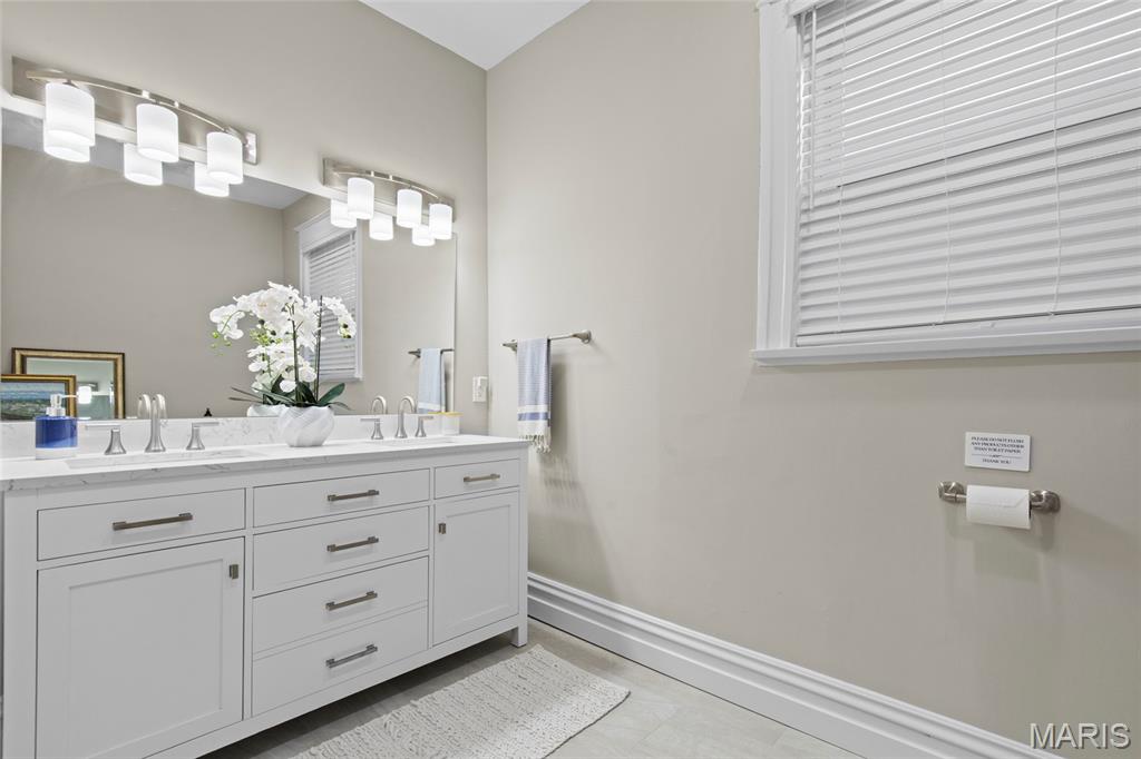 6117 Westminster Place, St Louis, MO, 63112-6311