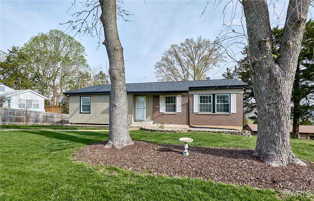 17 Ridgemoor Drive, Fenton, MO, 63026