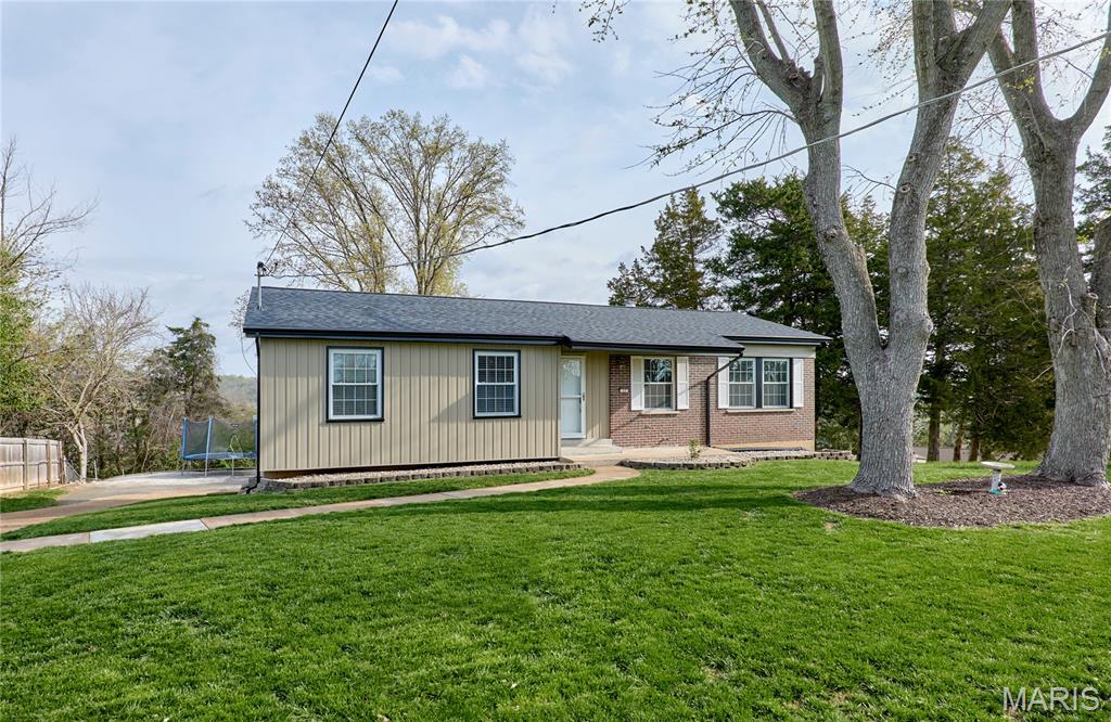 17 Ridgemoor Drive, Fenton, MO, 63026