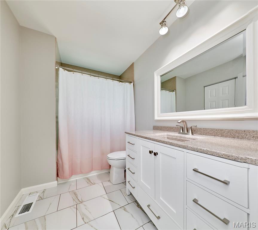 17 Ridgemoor Drive, Fenton, MO, 63026