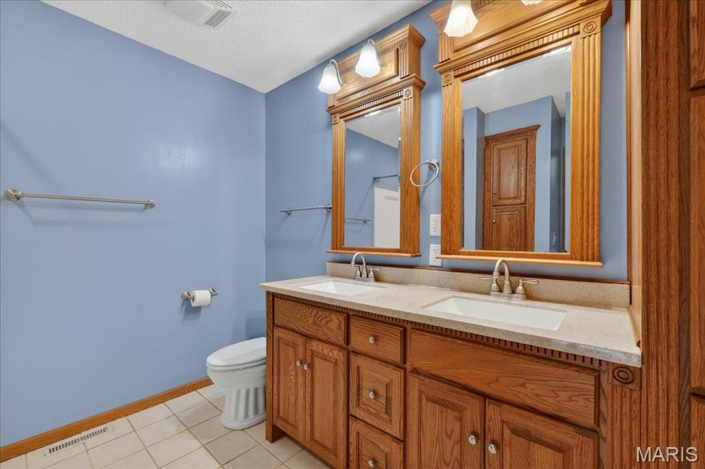 943 Meadowview Lane, Columbia, IL, 62236-1057