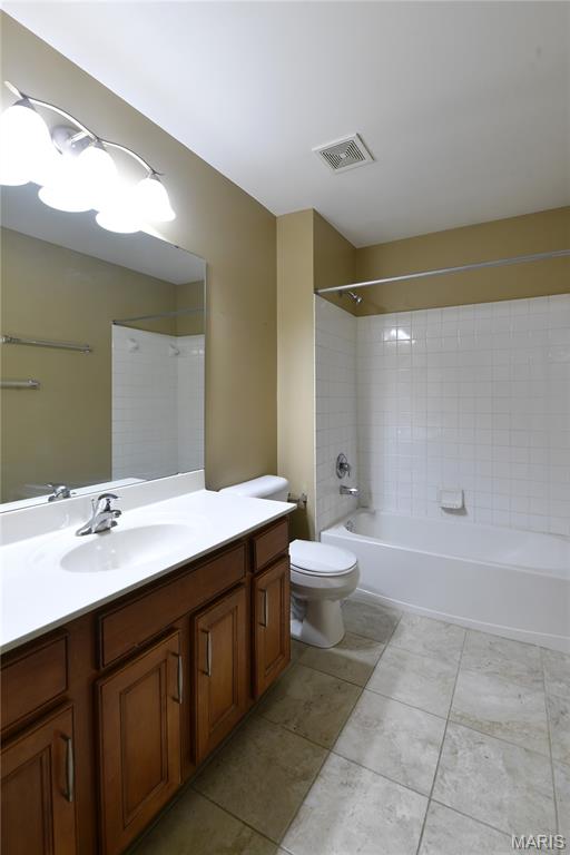 1712 Preston Centre Drive, Fenton, MO, 63026-6610