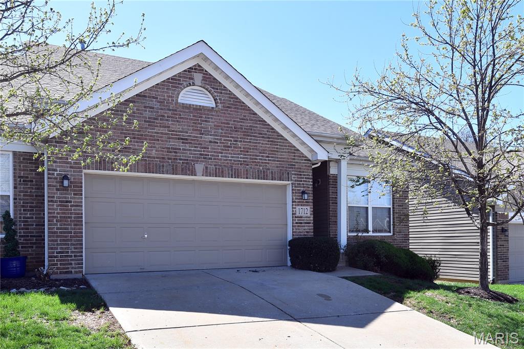 1712 Preston Centre Drive, Fenton, MO, 63026-6610