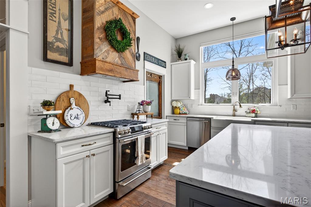 6106 Knights Table Court, St Charles, MO, 63304-7548