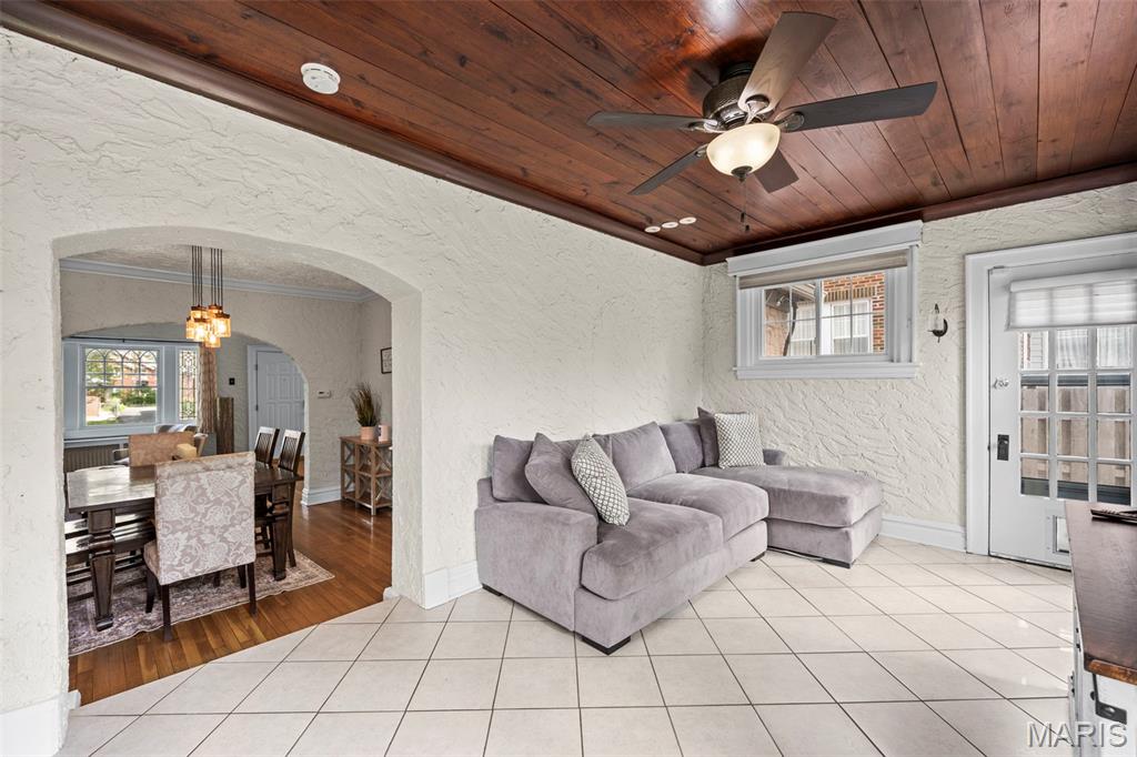 7232 Northmoor Drive, University City, MO, 63105