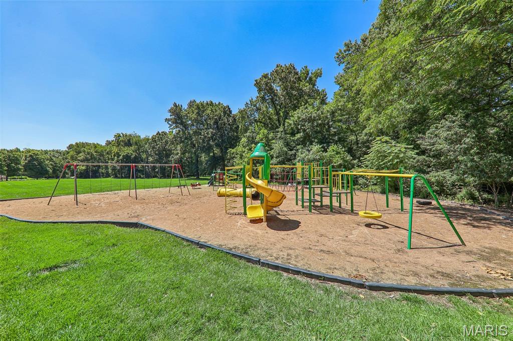 995 Century Oaks Drive, Manchester, MO, 63021