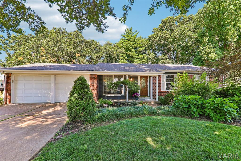 995 Century Oaks Drive, Manchester, MO, 63021