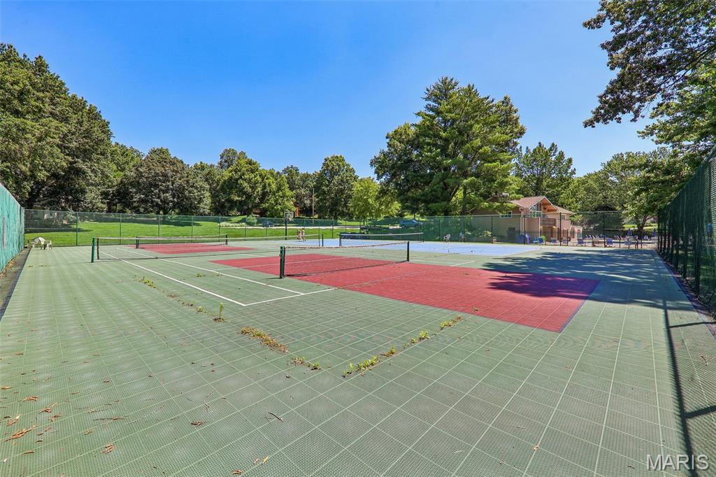 995 Century Oaks Drive, Manchester, MO, 63021