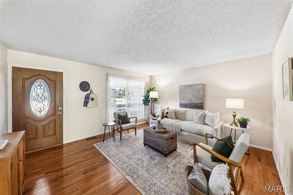 995 Century Oaks Drive, Manchester, MO, 63021