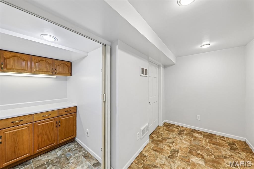 995 Century Oaks Drive, Manchester, MO, 63021