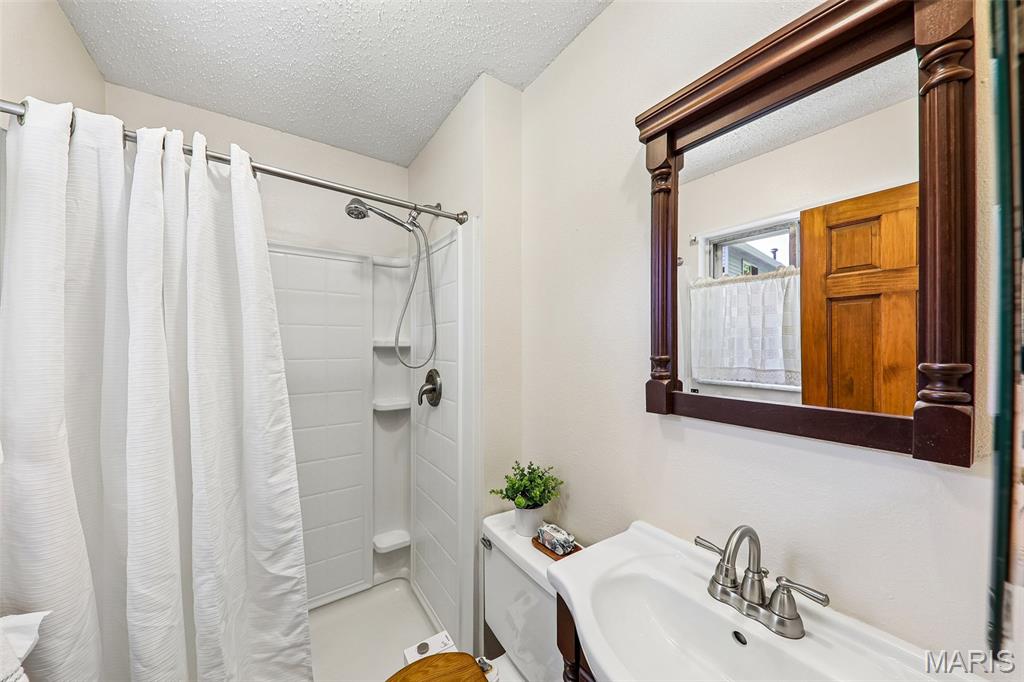 995 Century Oaks Drive, Manchester, MO, 63021