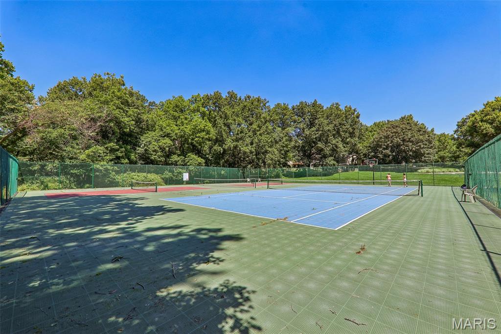 995 Century Oaks Drive, Manchester, MO, 63021