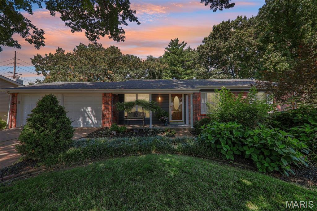 995 Century Oaks Drive, Manchester, MO, 63021