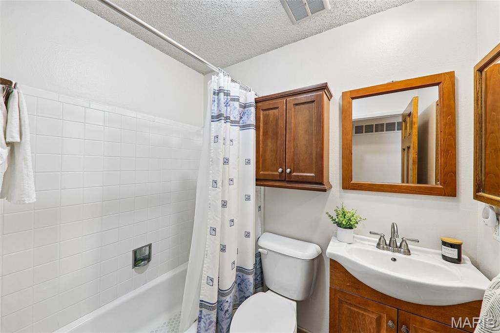995 Century Oaks Drive, Manchester, MO, 63021