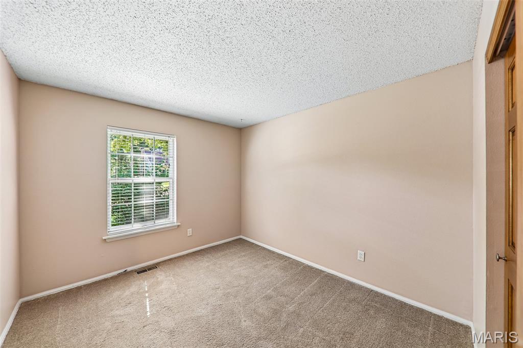 995 Century Oaks Drive, Manchester, MO, 63021