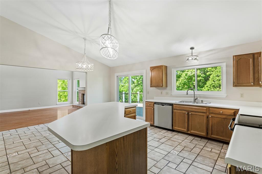 690 Summer Top Circle, Fenton, MO, 63026