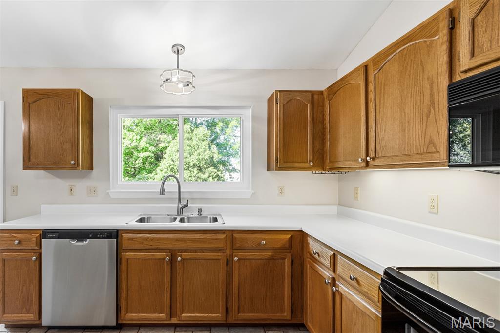 690 Summer Top Circle, Fenton, MO, 63026