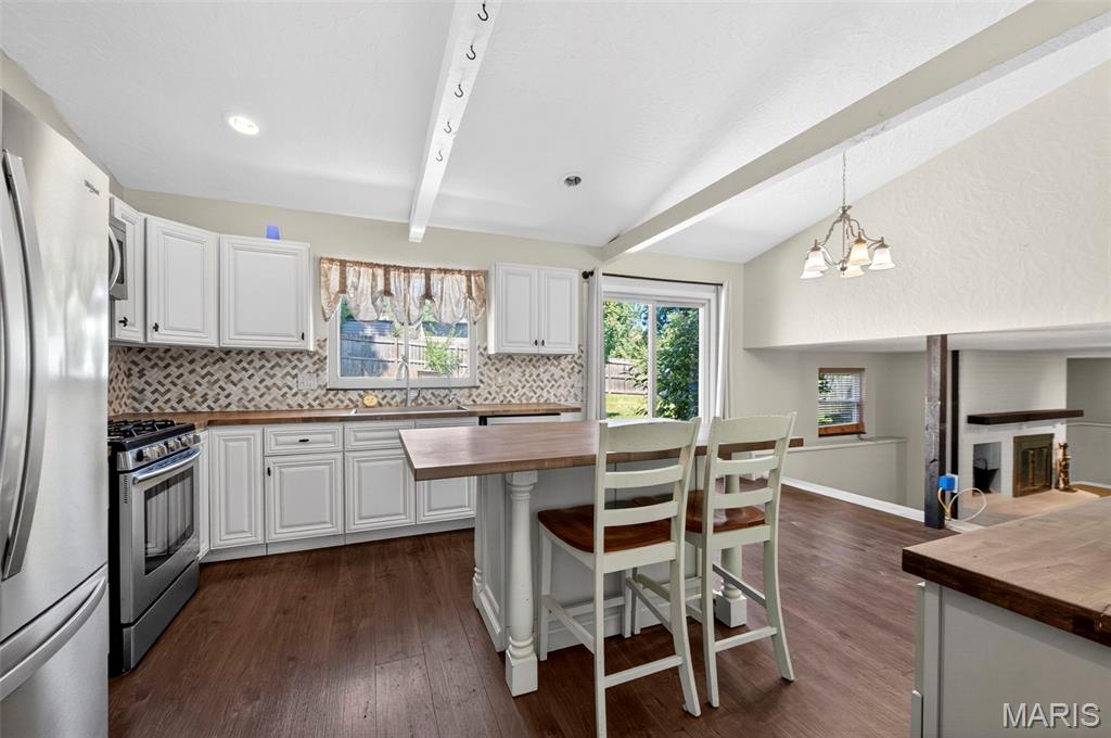 4 Red Oaks Drive, St Peters, MO, 63376-3702