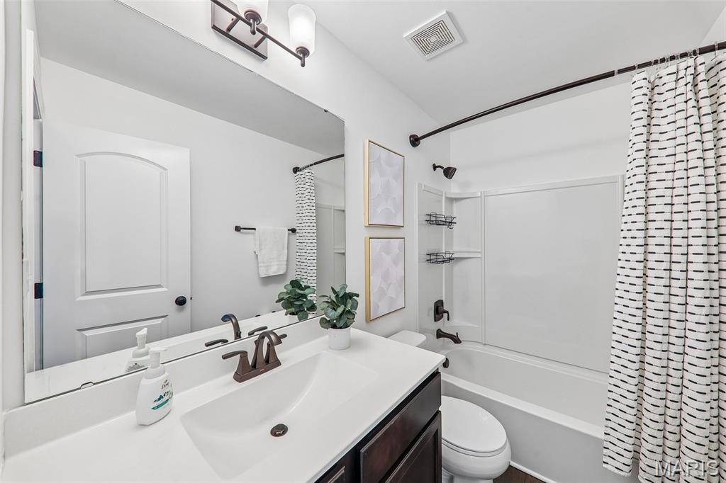 390 Timber Valley Trail, Fenton, MO, 63026