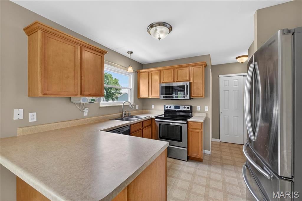 2562 Lakeshore Drive, Columbia, IL, 62236-2669