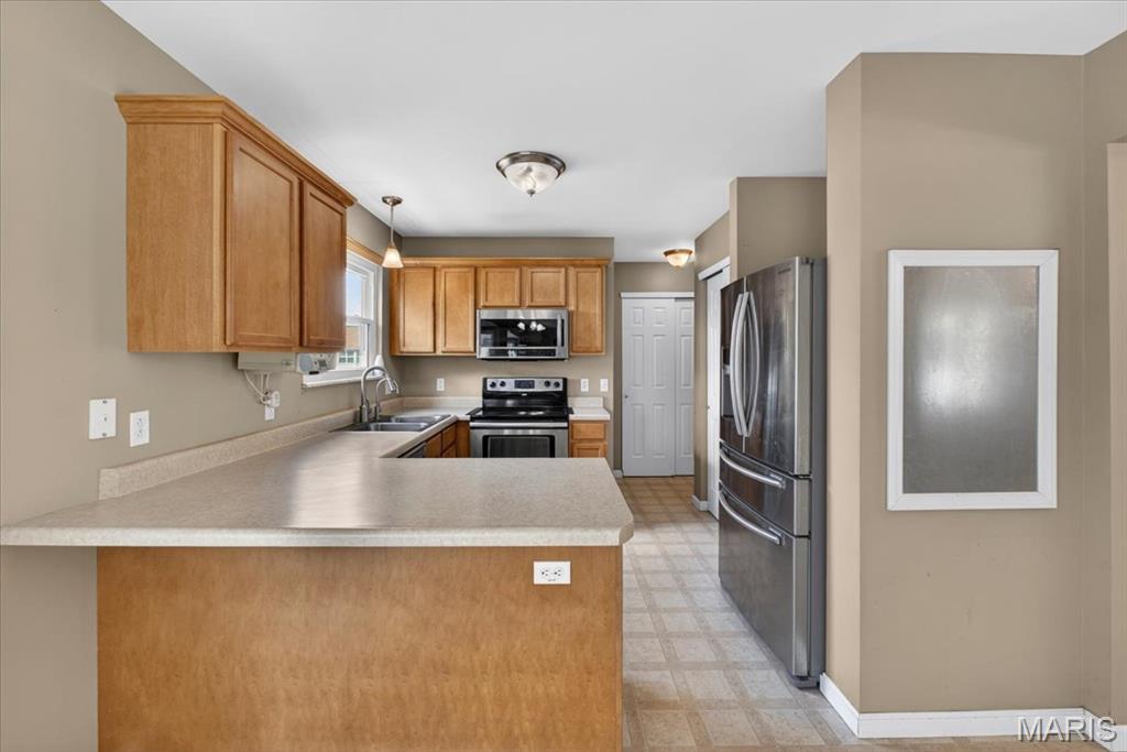2562 Lakeshore Drive, Columbia, IL, 62236-2669