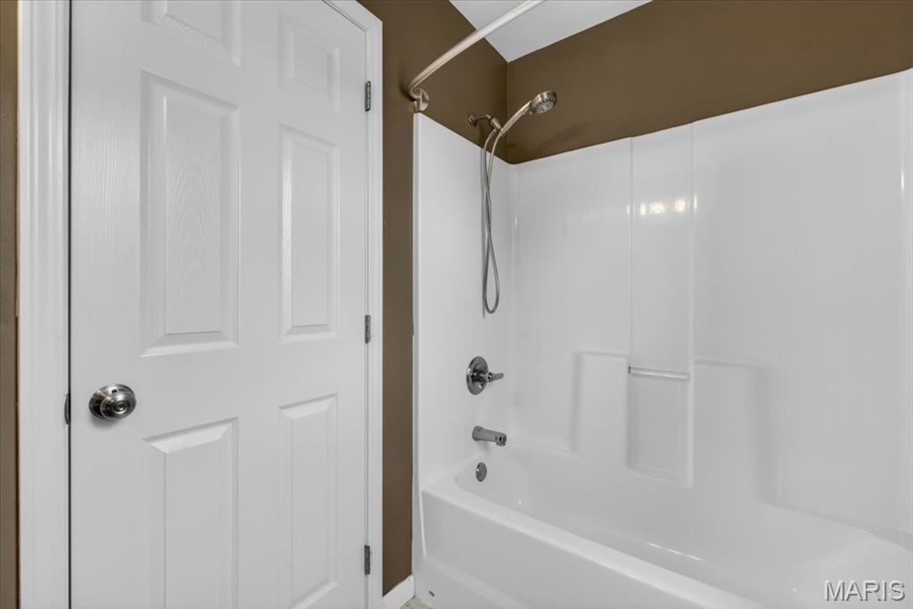 2562 Lakeshore Drive, Columbia, IL, 62236-2669