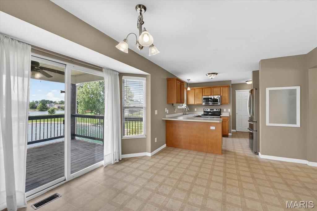 2562 Lakeshore Drive, Columbia, IL, 62236-2669