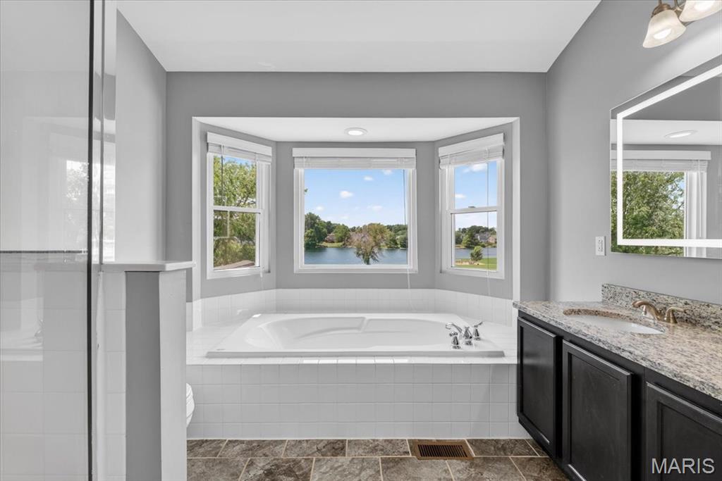 2562 Lakeshore Drive, Columbia, IL, 62236-2669