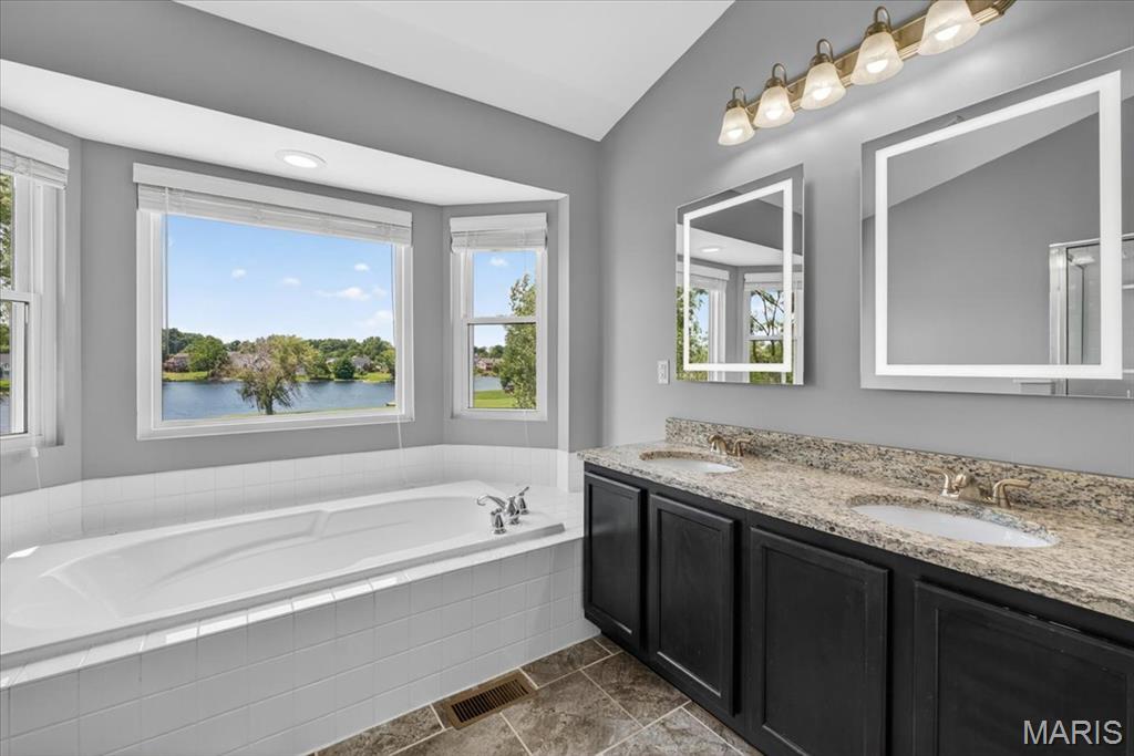 2562 Lakeshore Drive, Columbia, IL, 62236-2669