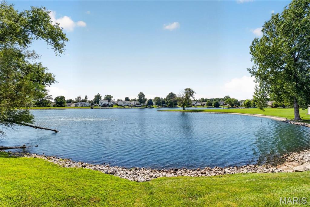 2562 Lakeshore Drive, Columbia, IL, 62236-2669