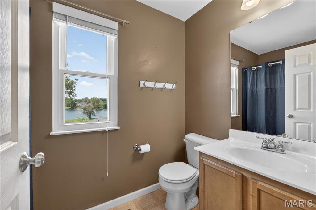 2562 Lakeshore Drive, Columbia, IL, 62236-2669