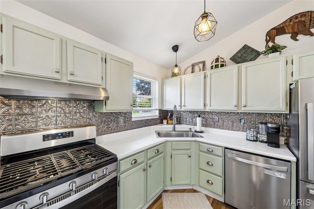 547 Schrader Farm Drive, St Peters, MO, 63376