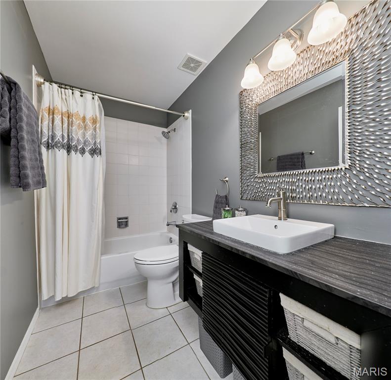 11087 Gravois Road #302, St Louis, MO, 63126